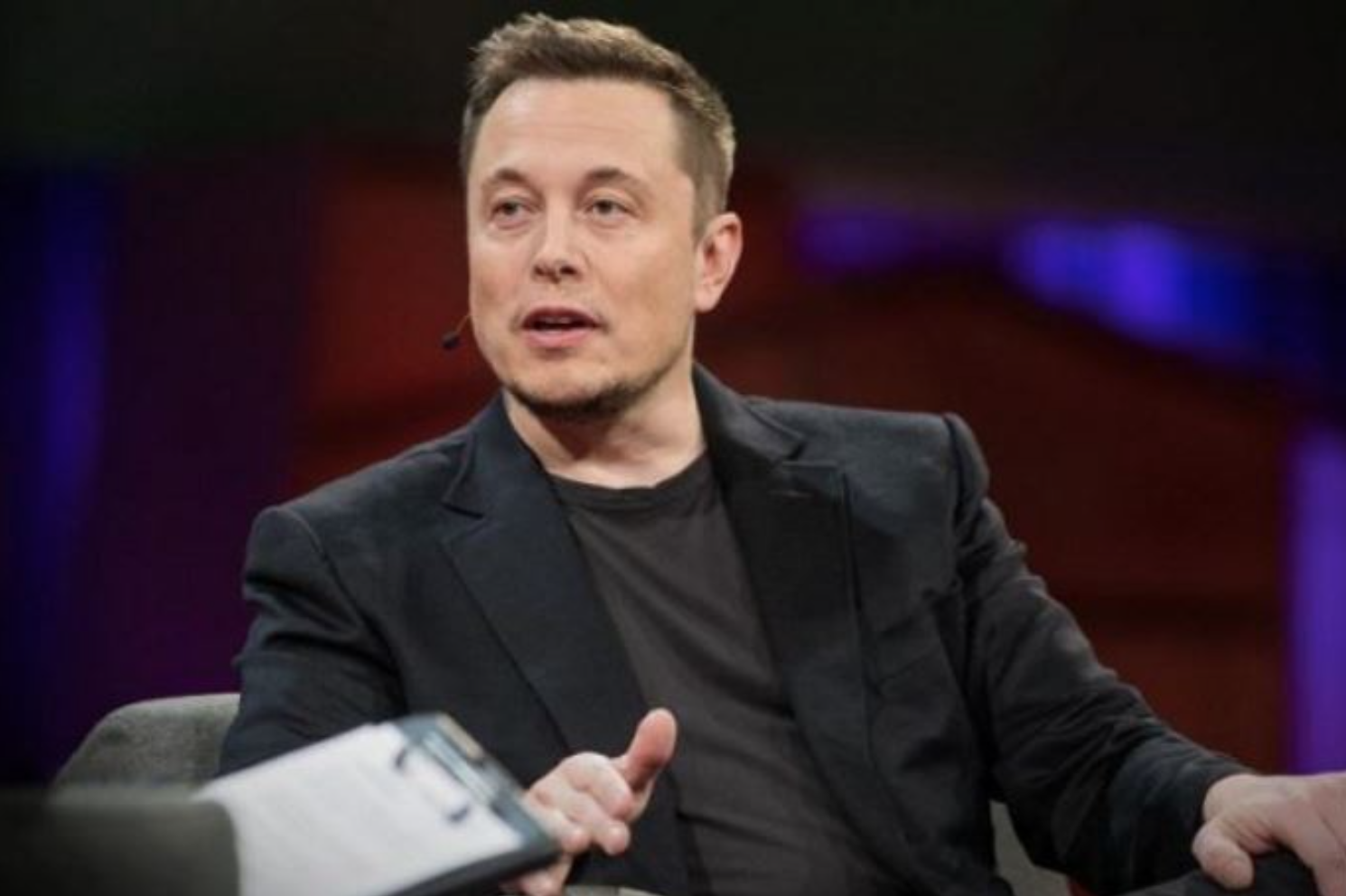 FLASH - Elon Musk contro la transizione di genere per i minori 1